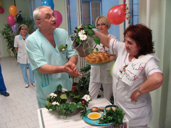 Родилното отделение посрещна Бабинден с лиценз за ин витро процедури