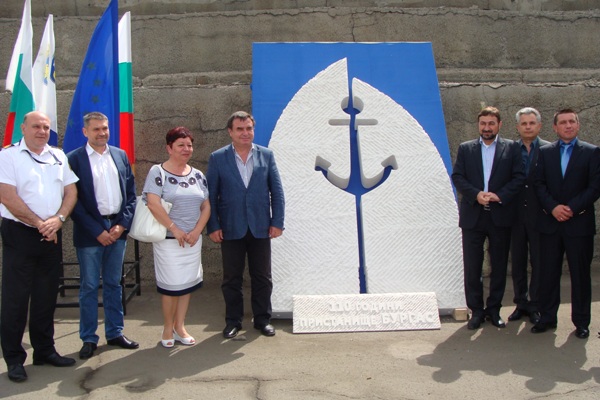 Мега зала отваря на Морската гара, нова главна води към нея 