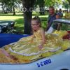 Ретро атракция в Бургас: Малката Цвети с Трабант Амфибия откри парада от около 200 автомобила за истински ценители (СНИМКИ)