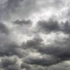 Времето утре: Облачно, на места ще вали и трещи