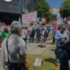 Протестиращите срещу еврото вече са пред bTV, влязоха вътре, за да искат директно излъчване