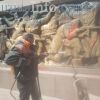 Почистват от червената боя Альоша в центъра на Бургас, неколцина минувачи се заканиха пак да го нацапат