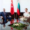 Голо рамо и краче: Външният ни министър втрещи с тоалет за официална среща с турския си колега