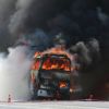 Автобусът Бургас-София се запали на АМ „Тракия“ преди тунела „Траянови врата“, десетки пътници останаха блокирани