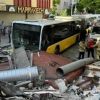 Жилищен блок се срути в Истанбул и затрупа хора