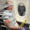 Вързаха с тиксо пътник за седалката в самолет, хапел другите 