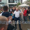 Футболен фурор в Бургас заради обичаната легенда Христо Стоичков: Огромна опашка се изви на „Тройката“ за автограф, дъждът не спря феновете (СНИМКИ)