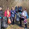 Бургаски студенти по "пътя на бежанците" в Странджа, почистиха боклуци след мигрантите
