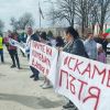 Жителите на Каблешково на протест заради лош път