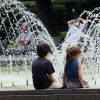 И утре жега до 40 градуса, но се задават валежи и бури