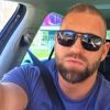 Тийнейджъри на тумби окупират за снимка дома на Стоян Колев в Бургас, съдът не го пусна за Джулая