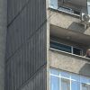 Мъж заплашва да скочи от блок в Стара Загора
