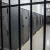 Затворник избяга, скрит в раницата на освободения си съкилийник