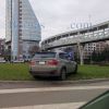 БМВ се качи в тревата на кръговото край „Мираж“ в Бургас, шофьорът отказа кръвна проба