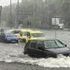 Бургас е под вода, наводнени улици, закъсали коли, "Меден рудник" е откъснат. Не излизайте!