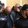 Оставиха в ареста служителите, взели подкуп от шофьорите на Роби Уилямс