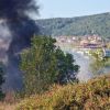 Пожар пламна край „Слънчев бряг“: Силен вятър разпалва огъня, евакуираха хора от палатки