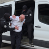 Под засилена охрана: Докараха в СДВР заподозрените за смъртта на Слави Бинев