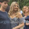 Звездната вечер на випуск 2025 в Бургас: Принцеси в нежни цветове и много дантела, черното отстъпи пред свежестта и младостта (СНИМКИ)