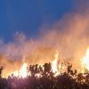 Голям пожар гори край Банево, евакуират хора от вили