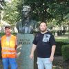 Бургаските братя Дадурян продължават традицията в почит към Апостола, отново почистиха паметника му