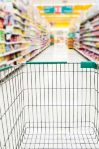 Цените в магазините: Колко ще струва потребителската кошница през юни
