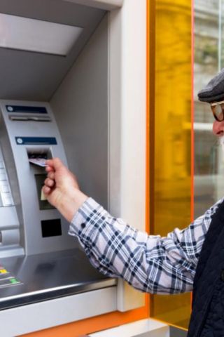 Депутати предлагат 13-та и 14-та пенсия