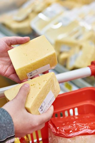 КЗК разкри тежки деформации на пазара: Кашкавал с 91% надценка, сирене - до 82%