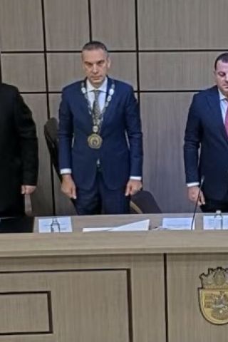 Общинският съвет на тържествената сесия отличава новите Почетни гражадани на Бургас