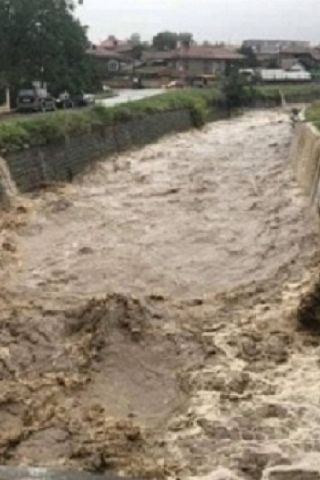 Обстановката в морските общини бавно се успокоява, отмениха бедственото положение 