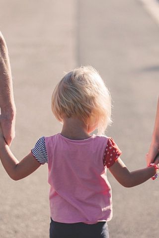 НС прие на първо четене: Родителите на деца до 12-годишна възраст ще работят на непълно работно време