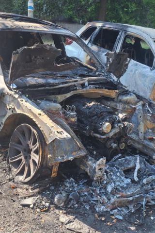 Огнена нощ за бургазлии в ж.к. "Зорница": Три коли изгоряха, гърмежи разбудиха съседите