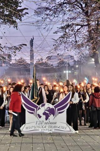 С почит към пазителите на българското духовно огнище: Факелно шествие в Бургас в навечерието на Деня на будителите