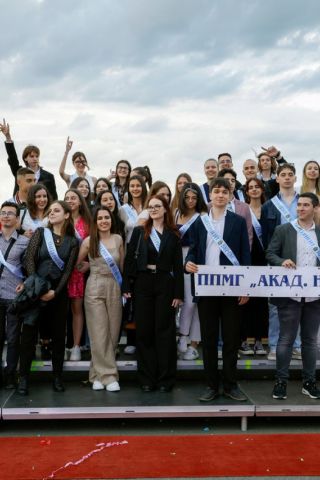 Бургас изпраща 2 400 абитуриенти със зрелищно шествие 