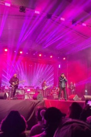 Коледният дух идва в Бургас от днес с много музика, концерти и весело настроение на площад „Тройката“