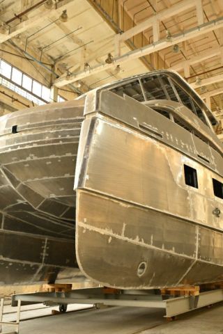 Инвестират 20 милиона евро за производство на катамарани в Бургас, завариха символично три монети с логото на общината