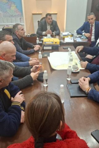 Крисният щаб в Бургас за бедстващия танкер KAIROS: Няма опасност за хората, хеликоптер и термокамери обследват района край Ахтопол