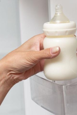 Внимание, майки! Изтеглят от пазара партиди опасно бебешко мляко