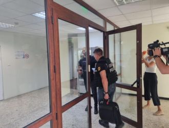 Krimi 13 задържани при акцията на гдбоп във вик-бургас, сред тях и директорът на дружеството 2026 d2a5854229aa056b6fe2cb3d0d654570 krimi 13 души, са задържани след мащабната акция на гдбоп във вик &ndash; бургас вчера. Сред задържаните са и директорът на дружеството цветан мирчев, както и ръководители на регионални... Iustitia. Bg 13 задържани при акцията на гдбоп във вик-бургас, сред тях и директорът на дружеството 2026 2026-07-04 06:34:06 юстиция krimi
