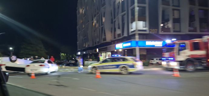 Таван след удар катастрофа на изхода на бургас: бургаска "тойта" е по таван след удар с турски "фолксваген" 2026 катастрофа3 таван след удар бургаска "тойота" е по таван след удар с 'фолксваген' с турска регистрация на възловото кръгово кръстовище до хипермаркет "метро". Катастрофата е на завоя към ж. К.... Iustitia. Bg катастрофа на изхода на бургас: бургаска "тойта" е по таван след удар с турски "фолксваген" 2026 2026-10-01 18:38:32 юстиция таван след удар
