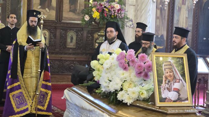 Общество последно сбогом за янка рупкина в бургас: велик творец, обичлив и мъдър човек! (снимки и видео) 2026 опело3 общество поклонението пред известната българска фолклорна певица, славеят на странджа и почетен гражданин на бургас янка рупкина започна в катедралния храм "св. Св. Кирил и методий"... Iustitia. Bg последно сбогом за янка рупкина в бургас: велик творец, обичлив и мъдър човек! (снимки и видео) 2026 2026-04-11 08:50:02 юстиция общество