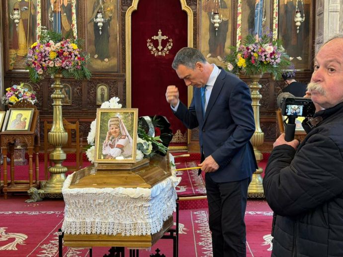 Общество последно сбогом за янка рупкина в бургас: велик творец, обичлив и мъдър човек! (снимки и видео) 2026 опело 1 общество поклонението пред известната българска фолклорна певица, славеят на странджа и почетен гражданин на бургас янка рупкина започна в катедралния храм "св. Св. Кирил и методий"... Iustitia. Bg последно сбогом за янка рупкина в бургас: велик творец, обичлив и мъдър човек! (снимки и видео) 2026 2026-04-11 08:50:02 юстиция общество