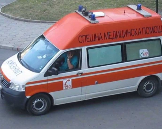 Мотоциклетист е в тежко състояние след удар в паркирана кола в бургас 2026 - юстиция Img