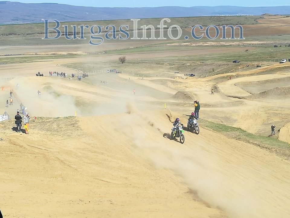 След два горещи дни в Порой: Мотополигонът вече носи името на емблемата