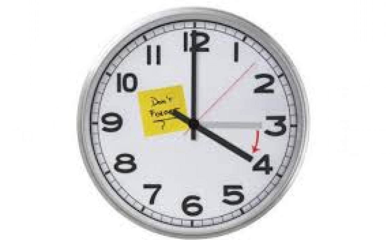 Включи часа часы. Five o'Clock на часах. Летнее время. Часы 5.1.1. 8 O Clock.
