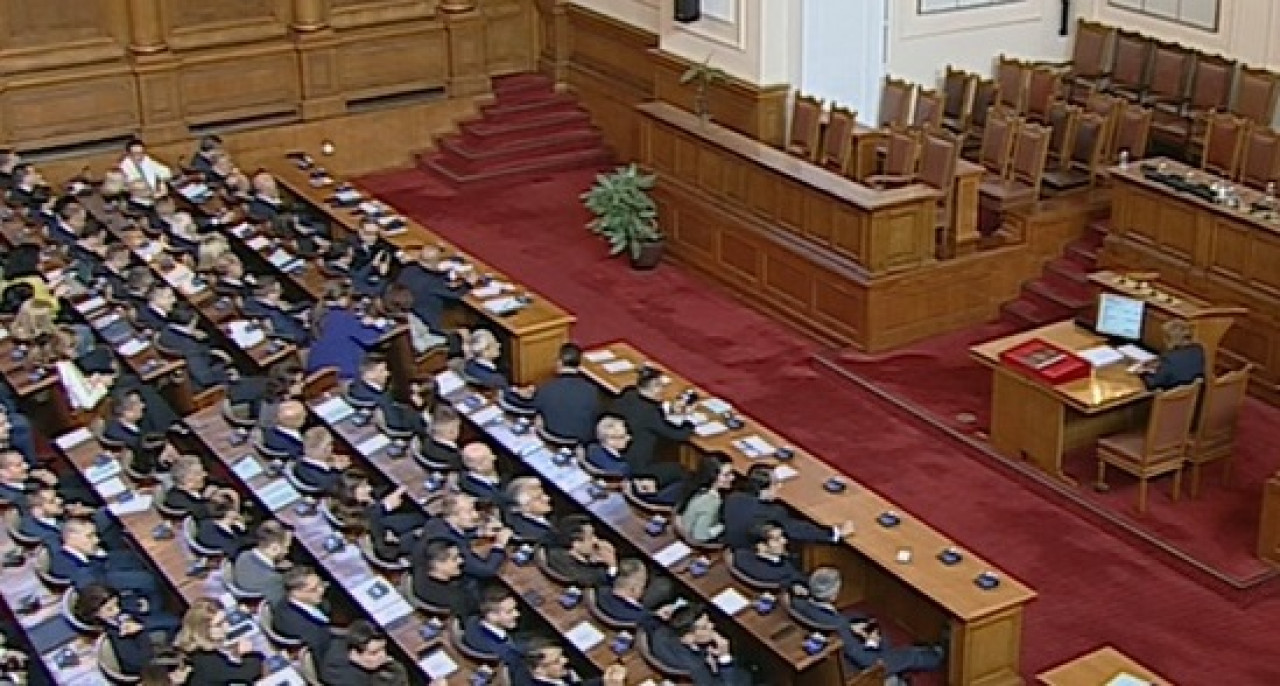 Спектакълът в Народно събрание продължава: Нов провал за избор на ...