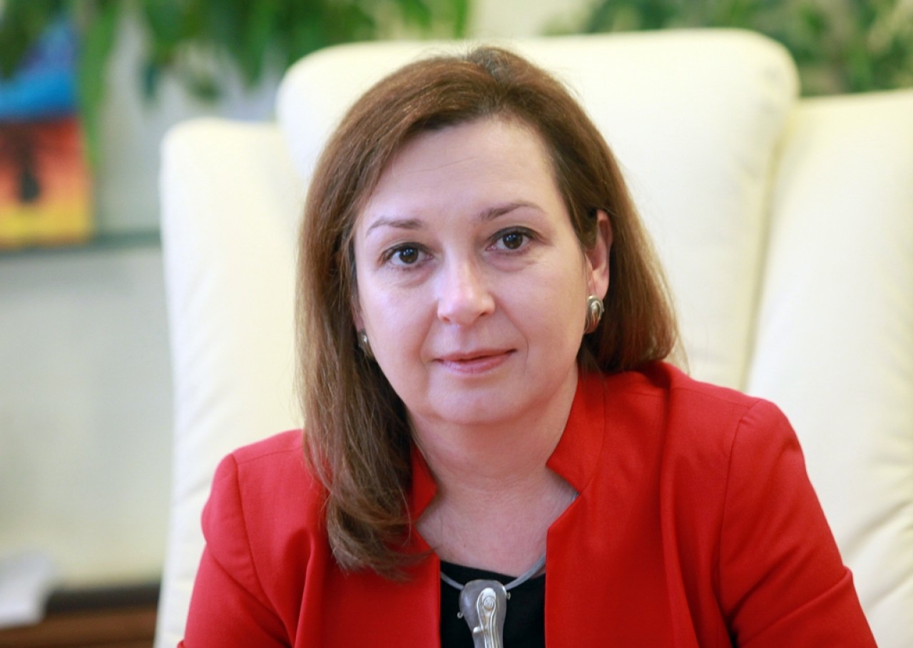 Зорница Русинова: Не хората си търсят работа, а работодателите си ...