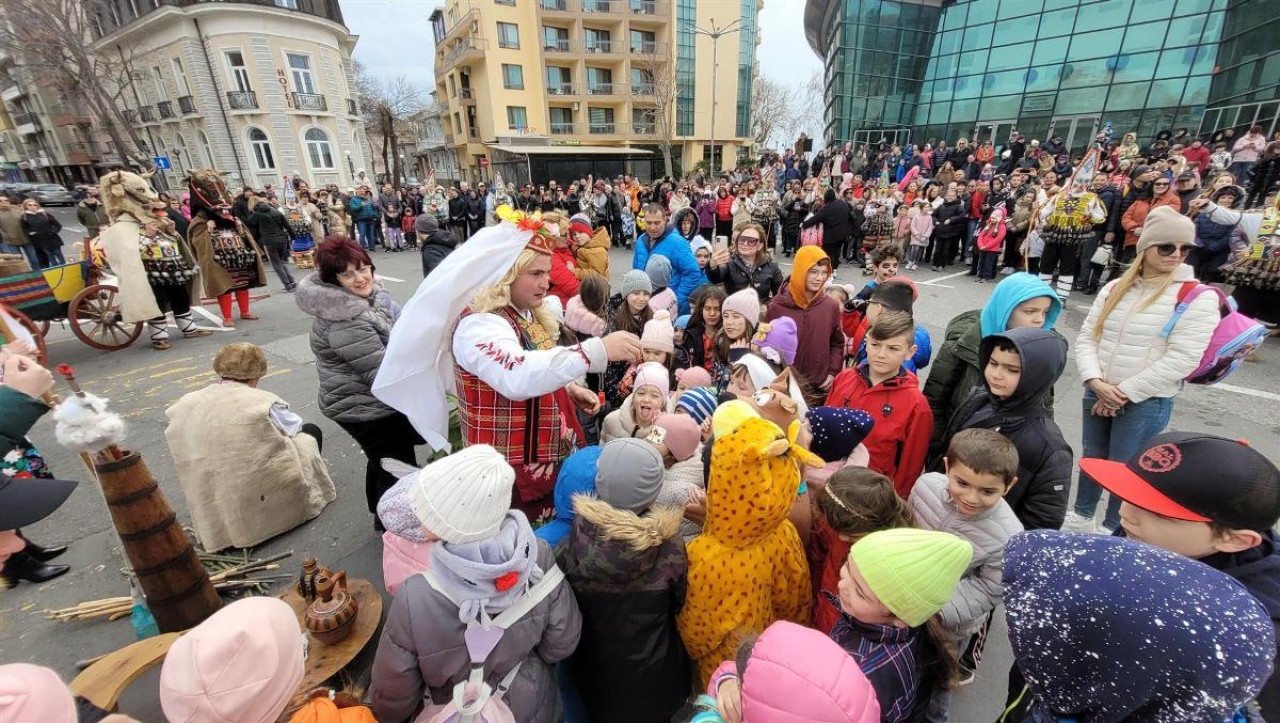 Обичаите за Сирни Заговезни оживяха в Поморие (снимки) - Новини от ...