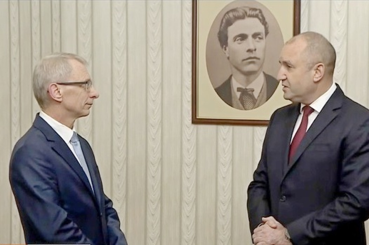 Президентът Радев с изненадващо предложение към акад. Денков: ДБ ...